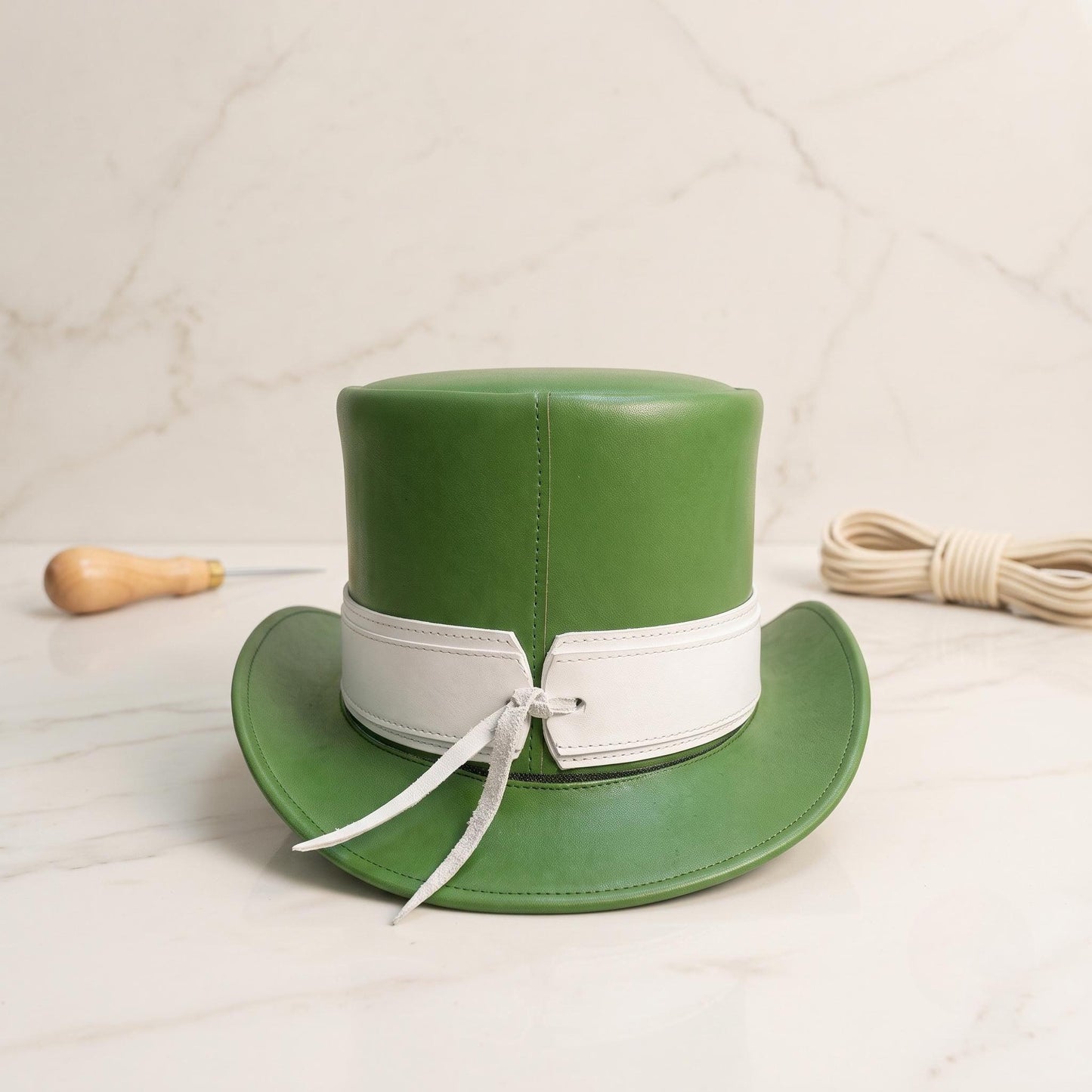 Elegant Green Leather Top Hat with White Band – Classic Vintage Silhouette